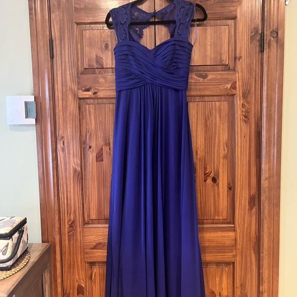 cleo Dresses & Skirts - Elegant Lace Evening Gown